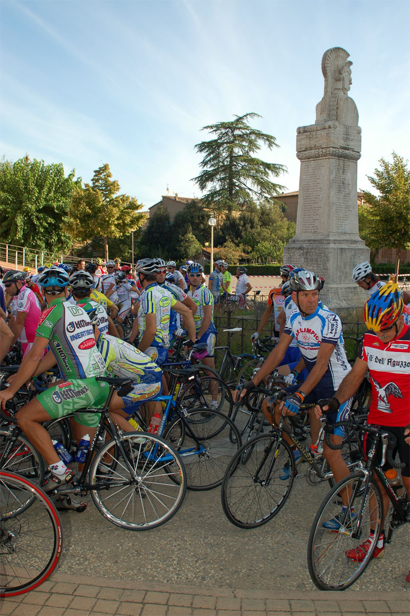 gal/2006/07 - Fondo della Valdarbia II serie/1 - Partenza/DSC_0030-01.jpg